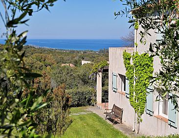 Vakantiehuis Villa mit Meerblick U Castagnu in geschützter 