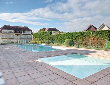 Appartement Zeeflat with parking and shared pool