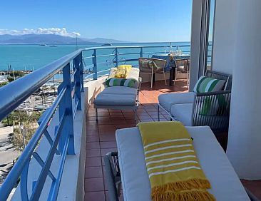 Luxe Appartement met zee uitzicht