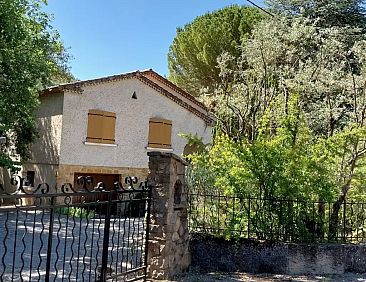 Aan de rivier: La maison du colonel