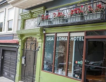Casa Loma Hotel