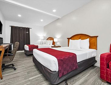 Rodeway Inn &amp; Suites Ocean Beach