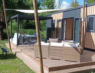 Luxe Lodge + jacuzzi