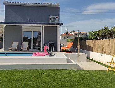 Vakantiehuis Kinderfreundliche Pool Villa 5p Seaside Beach F
