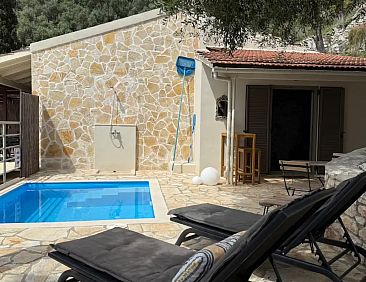 La Strade 3 Room Apt. Adults Only