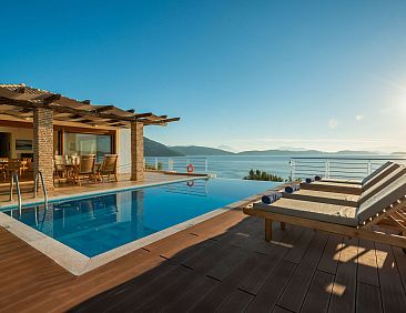 Vakantiehuis Karavi Villa mit privatem Zugang zum Meer