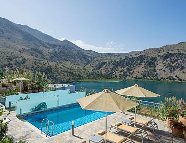 Vakantiehuis Wunderschöne Villa mit Seeblick und Pool in de