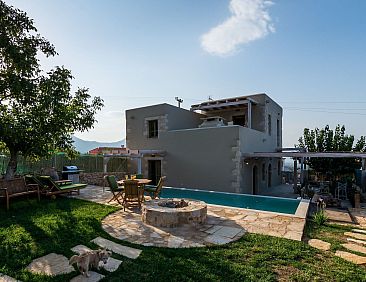 Vakantiehuis Traditionelle Villa, privater Pool, 5km zum Str