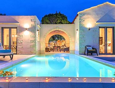 Vakantiehuis Villa Vardis mit beheiztem Pool