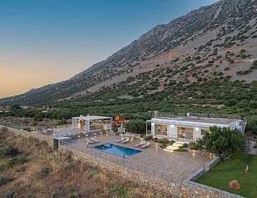 Vakantiehuis Villa mit Grillplatz und privatem beheiztem Poo