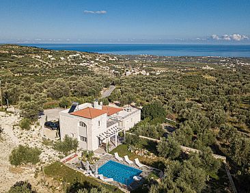 Vakantiehuis Komfort-Villa mit privatem Pool