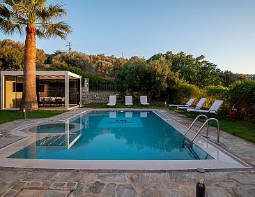 Vakantiehuis Neue Familienvillen mit 2 privaten Pools, Spiel