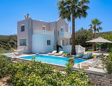 Vakantiehuis Villa mit Infinity-Pool und BBQ, Nähe zum Stra