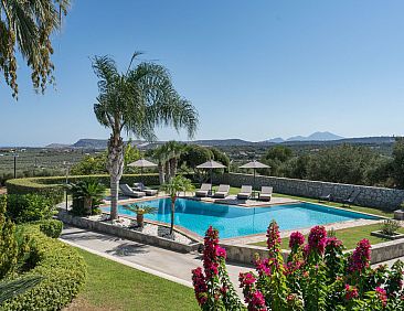 Vakantiehuis Villa mit Pool, Spielplatz, Pingpong und Grillp