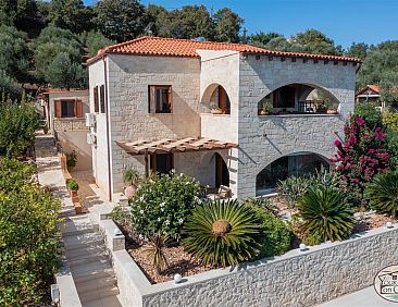 Vrijstaande woning in Vouves