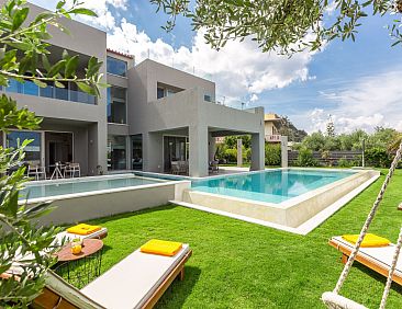 Vakantiehuis Villa mit beheiztem Pool in der Nähe von Stran