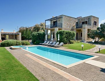 Vakantiehuis Villa aus Stein, privater Pool, BBQ 30m zum Str