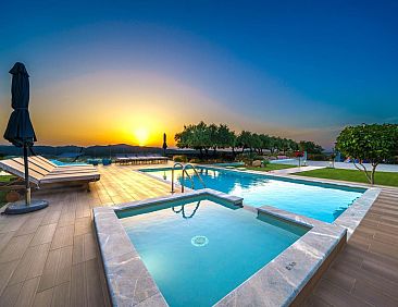 Vakantiehuis Luxus-Villa Freier beheizter Pool Atemberaubend