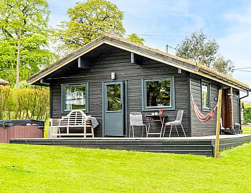 Vakantiehuis Lodge 4 - Hot Tub Lodge