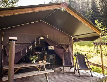 Tenthuisje met warme privédouche in de tent