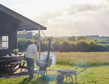 Tenthuisje met warme privédouche in de tent en hottub