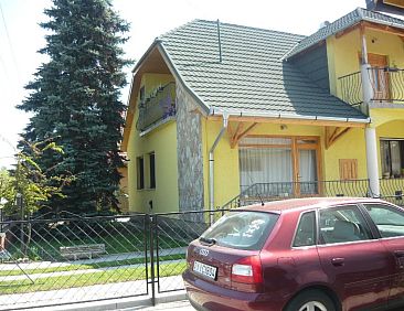 Appartement mit möblierter Terrasse