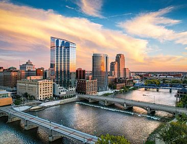 Amway Grand Plaza Hotel, Curio Collection by Hilton