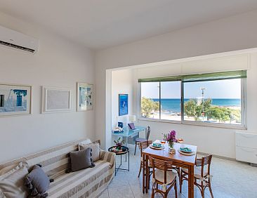 Appartement Der Meerblick im Rossella's