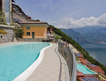 Appartement Beatrice - Haus mit Pool und Terrasse am Iseosee