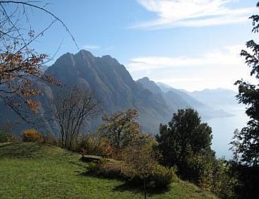 Vakantiehuis in Panoramalage in Solto Collina