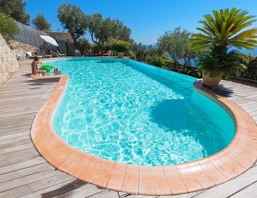 Appartement Wohnung mit Terrasse, Gemeinschaftspool und Auss