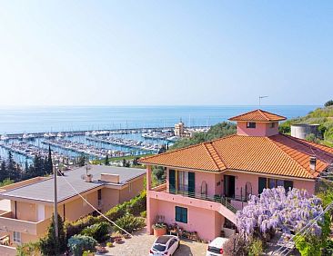Vrijstaande woning in Santo Stefano al Mare