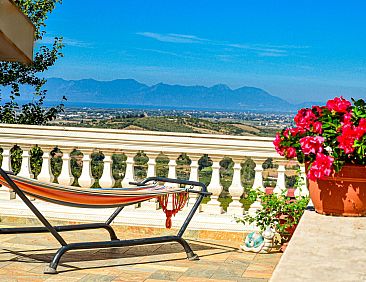 Appartement mit privatem Garten, Meerblick und Gemeinschafts