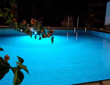 Vakantiehuis Rustikale Villa mit Steinpool