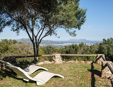 Vakantiehuis Altes gallurisches Bauernhaus mit Blick auf Olb