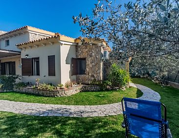 Vakantiehuis Schöne moderne Villa mit privatem Pool.