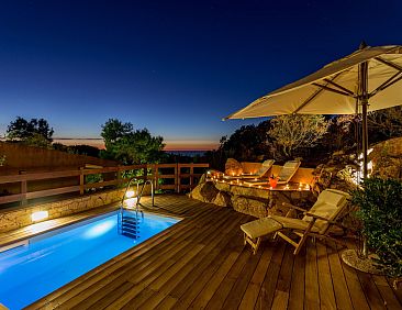 Vakantiehuis für zwei Personen mit Pool und Sonnenterrasse 