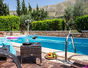 Vakantiehuis Ferienvilla mit privatem Pool für 7 Personen m