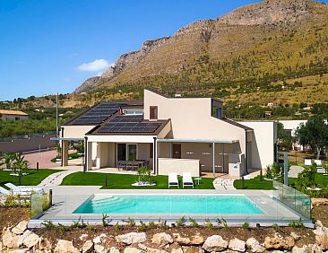 Vakantiehuis Villa mit Panoramablick auf das Meer, umgeben v