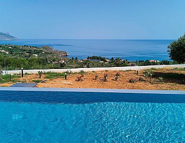 Vakantiehuis Charming Villa Antonella with pool and sea view