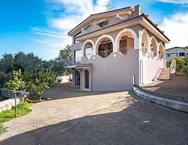 Vrijstaande woning in Brucoli