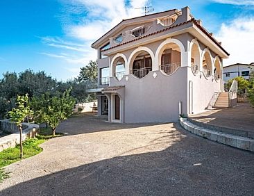 Vrijstaande woning in Brucoli