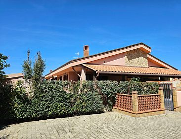 Vakantiehuis Helle mediterrane Villa mit Veranda und Garten