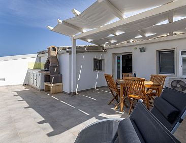 Appartement Charmantes Zimmer im Dachgeschoss mit Terrasse m