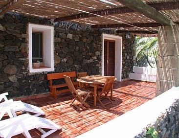 Vakantiehuis Geranium dammuso mit Blick aufs Wasser