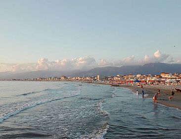 Vakantiehuis Bungalow aus Holz mit Veranda und nah am Strand