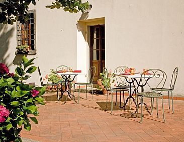 Appartement Wohnung in einer alten Villa mit Schwimmbad