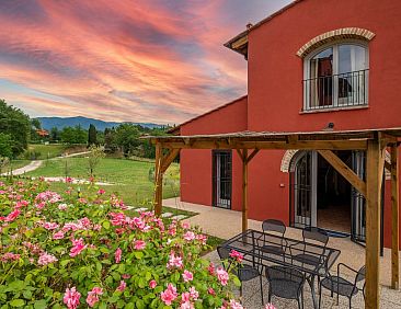 Vakantiehuis "Granaio T4 rota" mit Pool