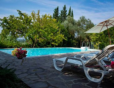 Appartement Rustikale Wohnung mit Swimmingpool in den Hügel