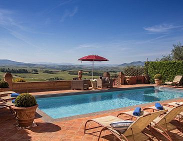 Vakantiehuis Luxuriöse Villa mit privatem Pool in der Nähe